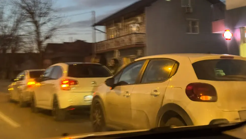 (ФОТО) КОЛАПС ПРЕМА ЛАУШУ Судар три возила направио огромне колоне