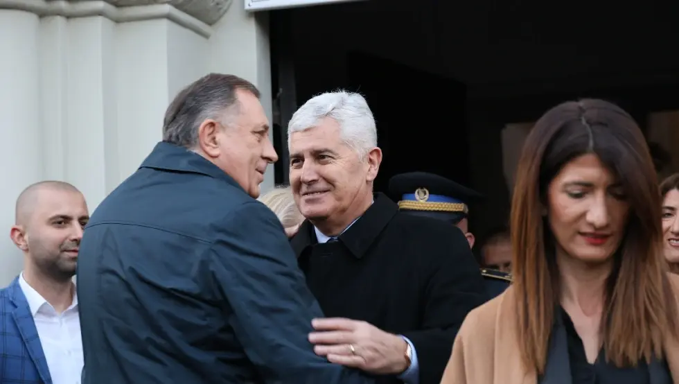 ЧОВИЋ И ДОДИК