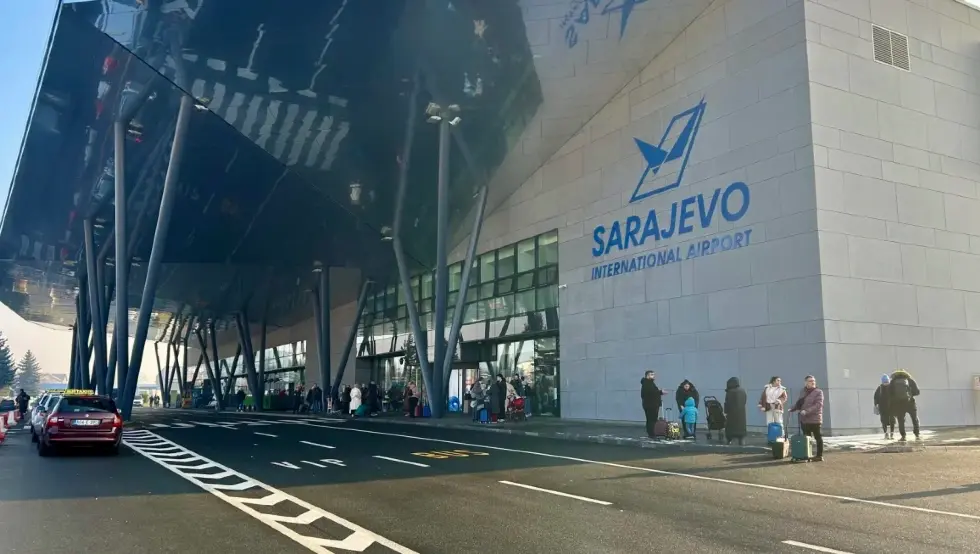 Директору аеродрома у Сарајеву изречена мјера забране обављања функције