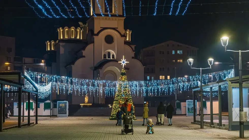 Пале окићене