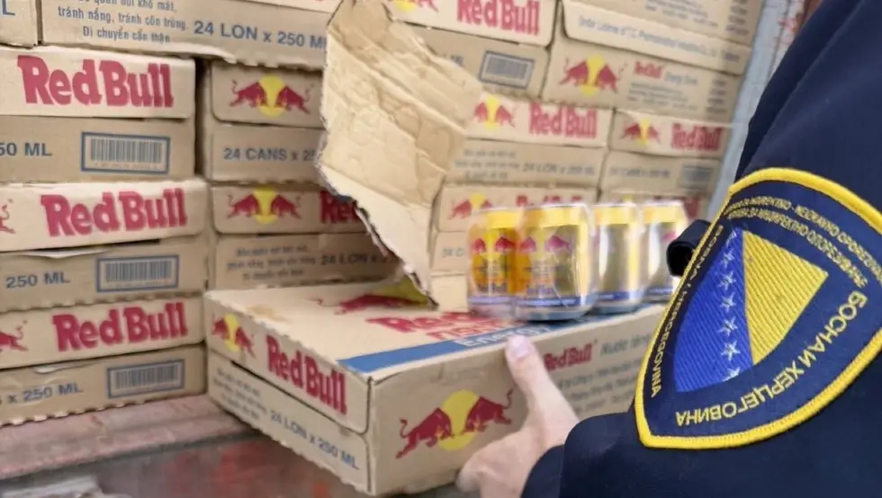 У Градишци пронађено 69.600 лименки лажног Ред Була