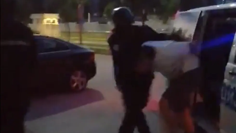 Маскирано лице пуцало на Косту Пандуревића!