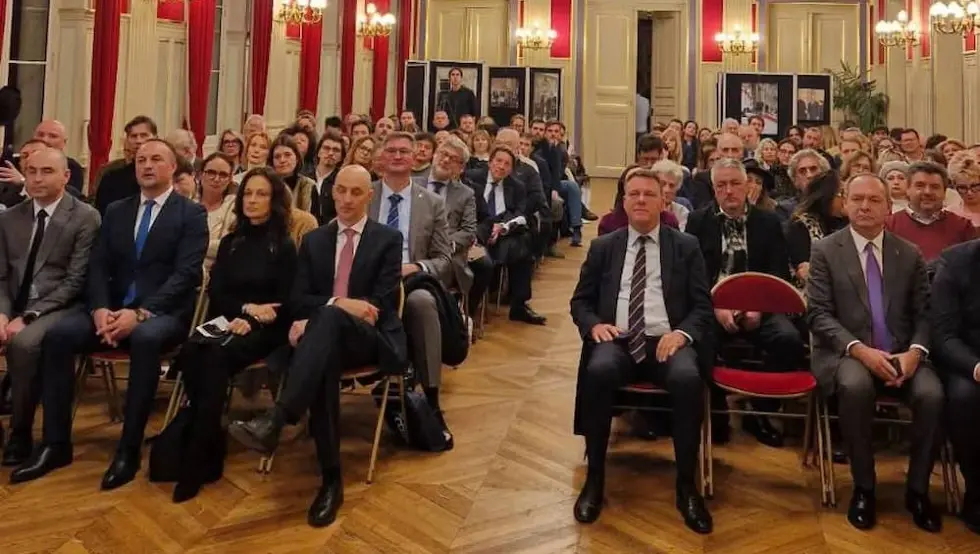 Округли сто у Паризу