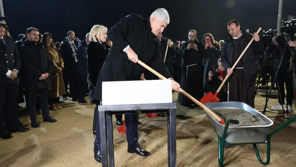 Камен темељац