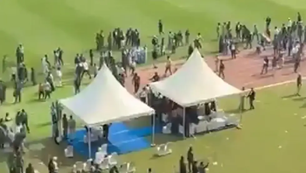 (ВИДЕО) Хаос у Индији због Месија, фанови демолирали стадион