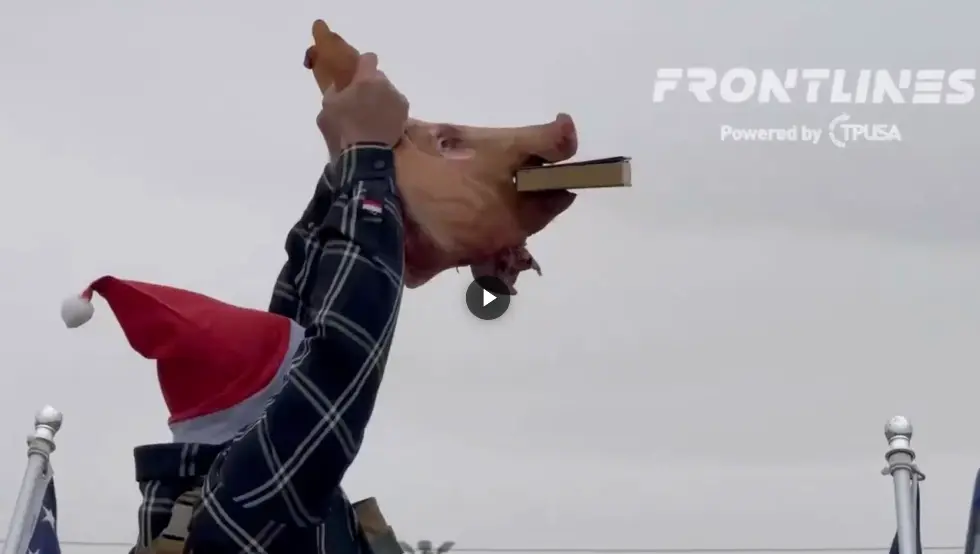 Познати радикал Кураном у устима свиње провоцирао муслимане