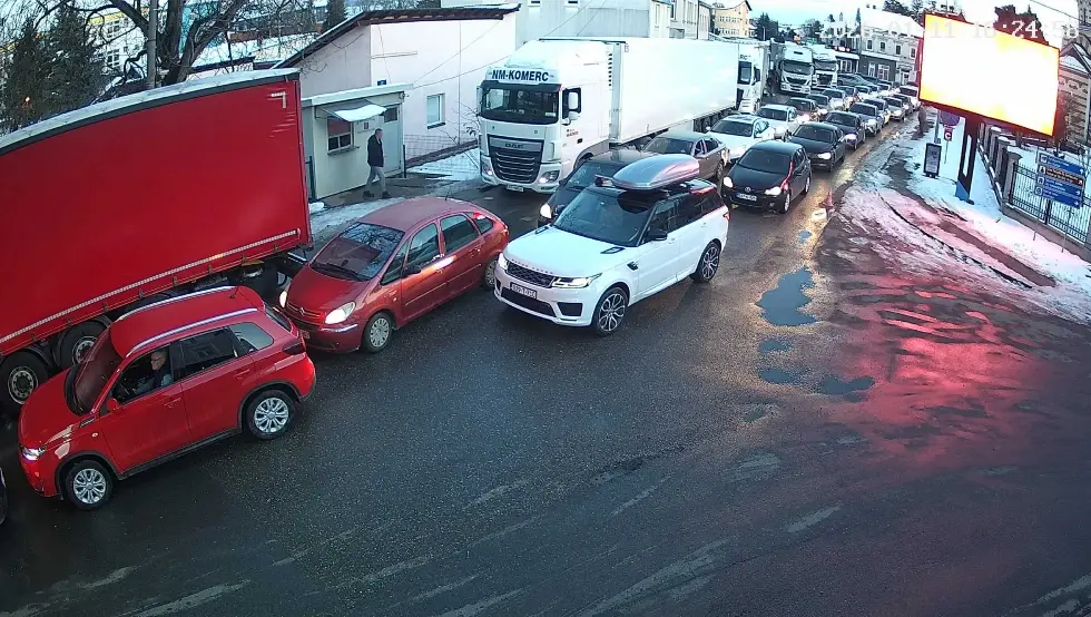 Колапс на граничним прелазима, чека се сатима