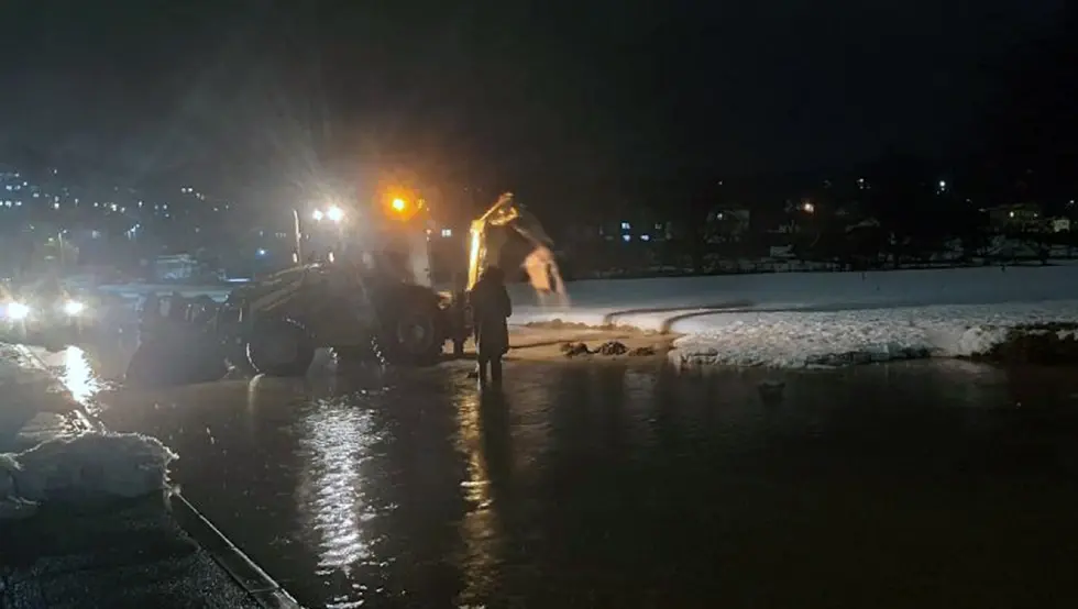 Топљење снијега и киша узроковали бујичне воде