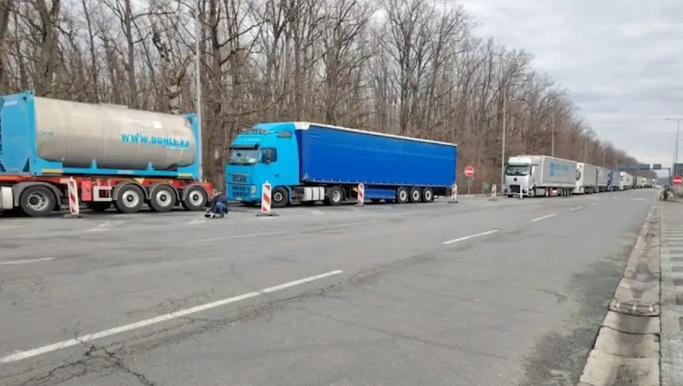 Од поноћи блокада теретних прелаза и на улазу у Србију