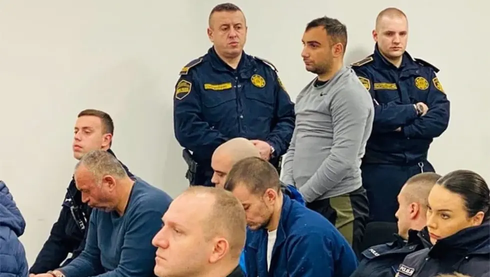 14 хулигана иде у притвор