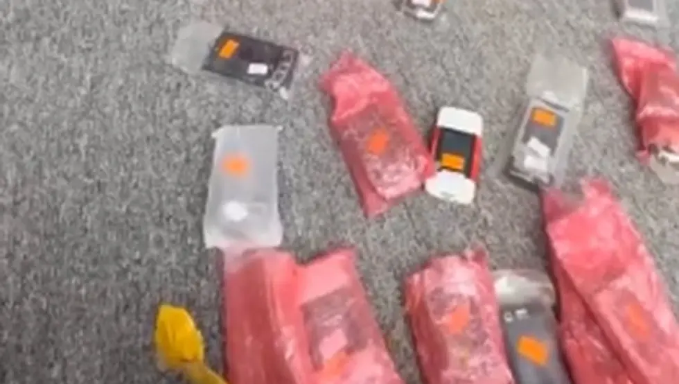 Стигли му мобилни телефони које је наручио прије 16 година