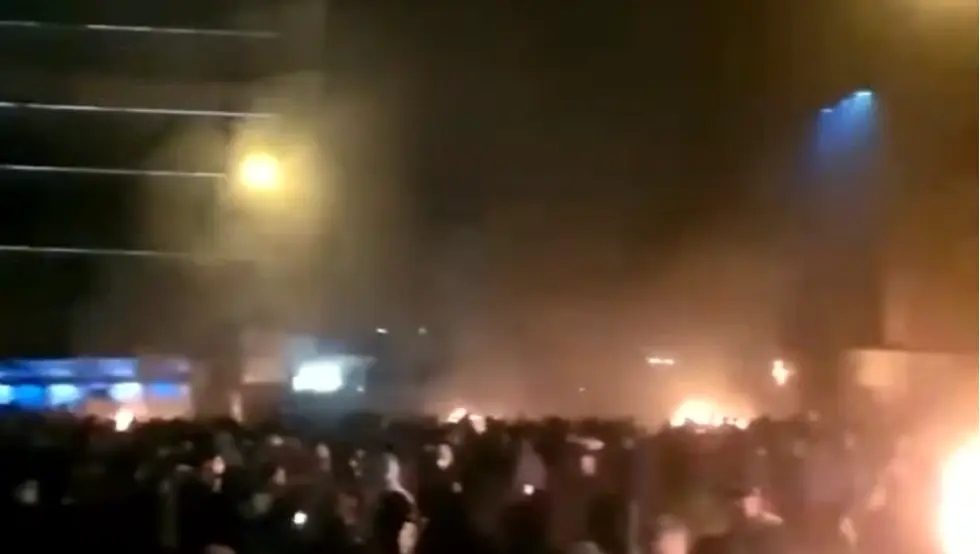 Протести у Ирану: Запаљена џамија и аутомобили, власт тврди да је ситуација мирна