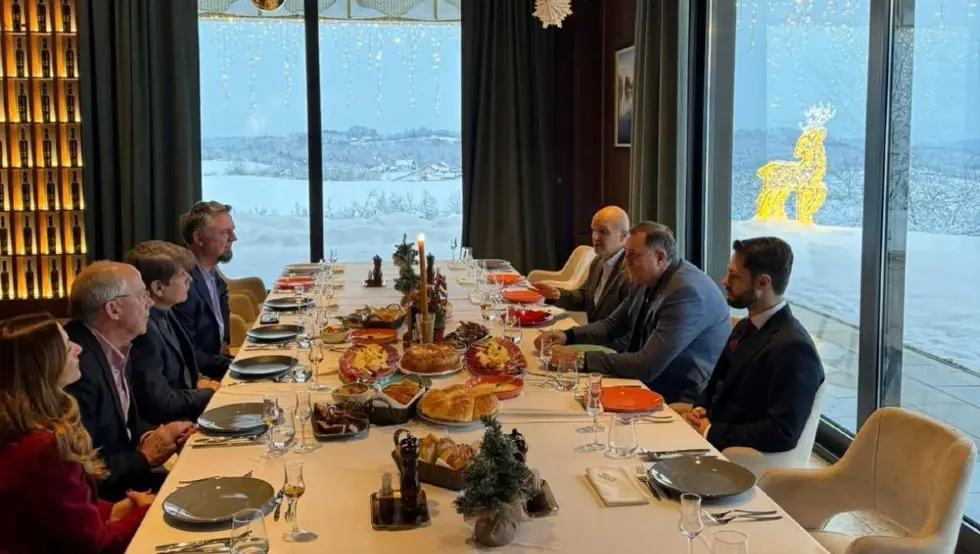 Додик уприличио божићни ручак са Родом Благојевићем