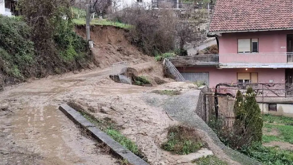 Активирало се клизиште у Мостару, куће у опасности