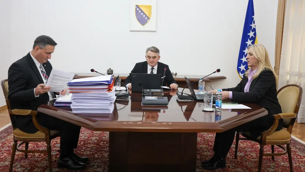 Искористити сва правна и дипломатска средства у случају Трговске горе