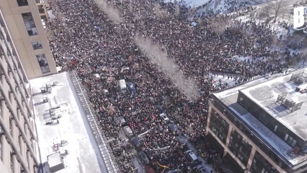 Хиљаде демонстраната широм САД против федералних служби, пјевао Брус Спрингстин