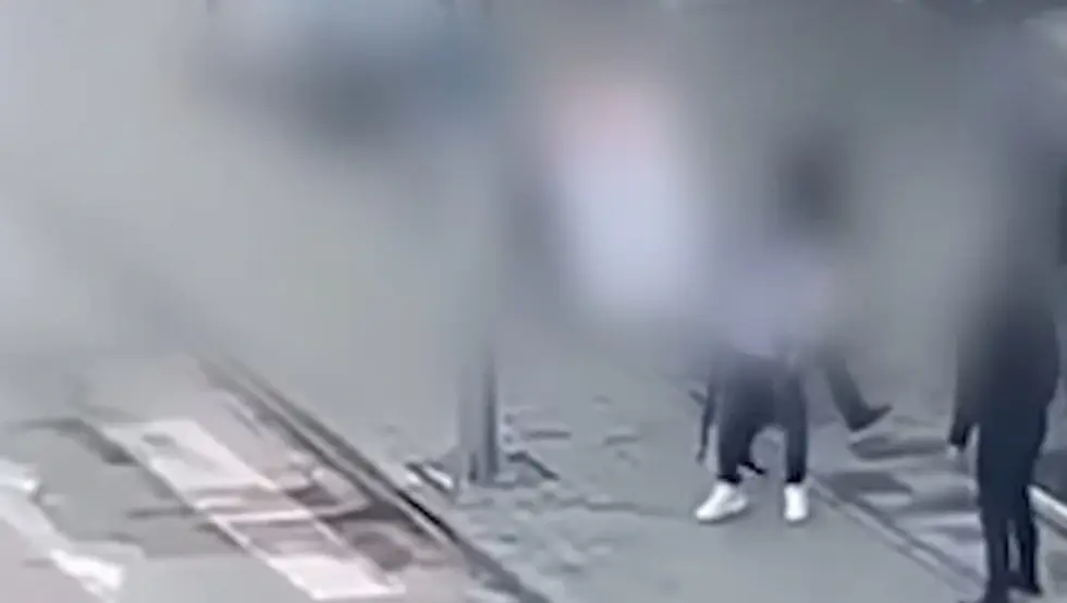 Мушкарац пуцао из калашњикова на улици