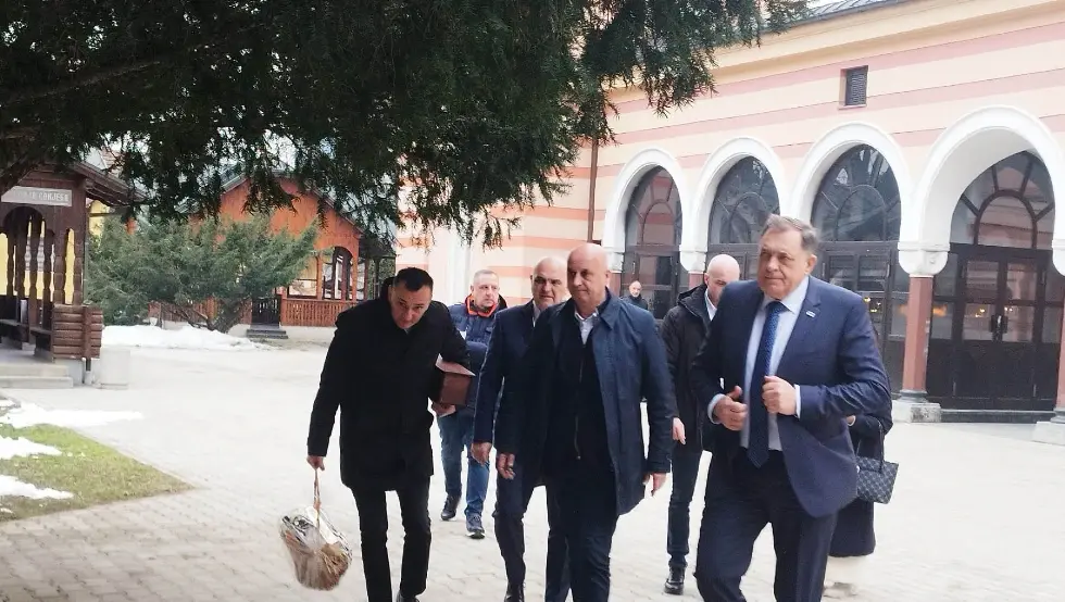 Званичници Српске на слави митрополита бањалучког Јефрема