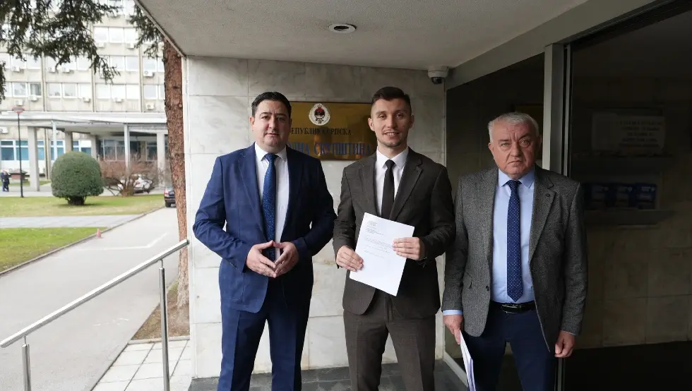 "Сигурна Српска" тражи посебну сједницу НСРС због мљекара