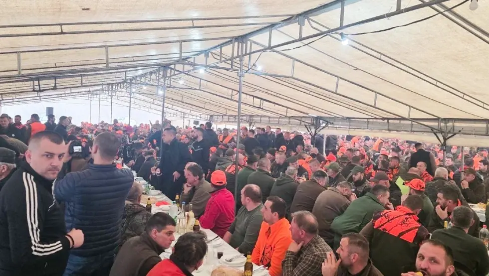 (ФОТО) "Шакалијада" у Дервенти окупила више од 2.000 ловаца, присуствовао и Минић