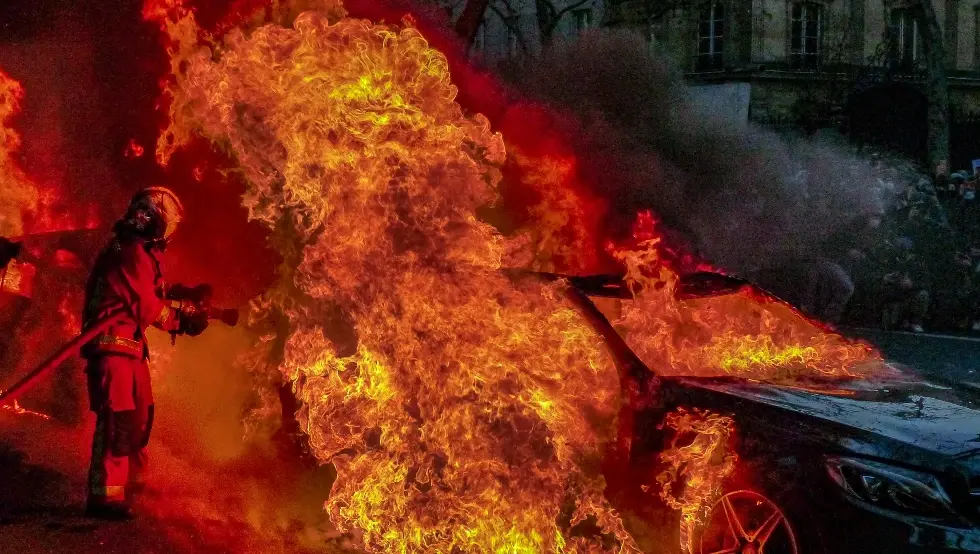 Запалио се аутомобил на наплатној рампи