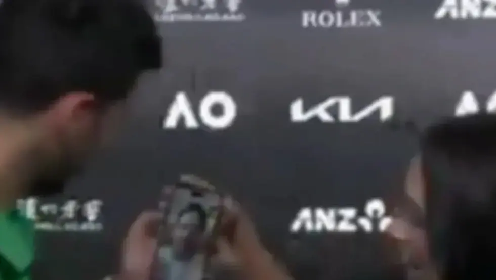 (ВИДЕО) Ђоковић добио позив током интервјуа: Брате, велики си