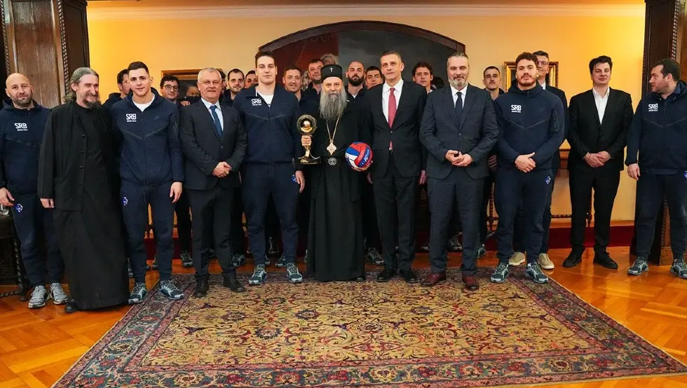 (ФОТО) Патријарх Порфирије угостио златне ватерполисте