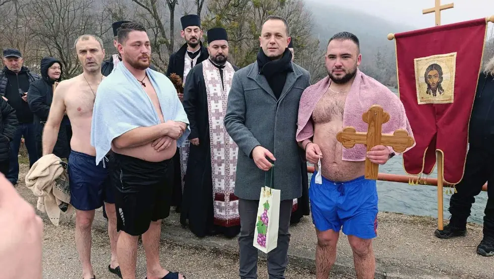 Рибник: Александар Радојичић први допливао до Часног крста