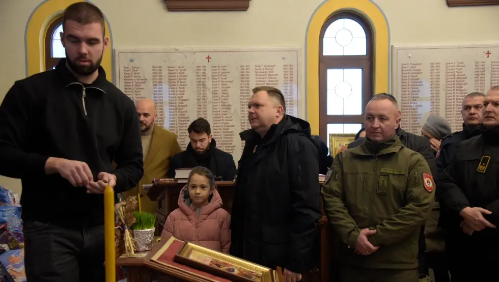 Будимир честитао Бадњи дан и Божић: Да наше огњиште буде народно сабориште