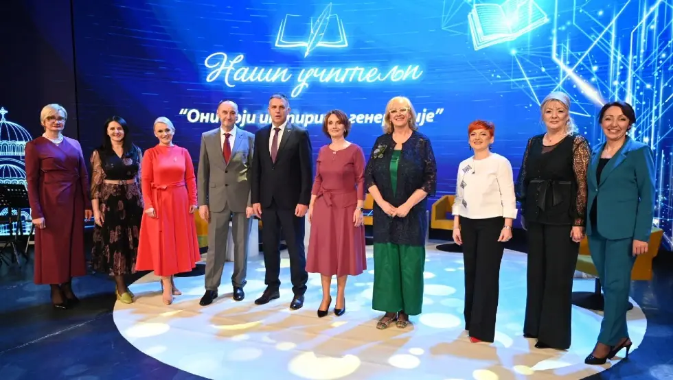 (ФОТО) Најбољим васпитачима и наставницима додијељена Светосавска награда