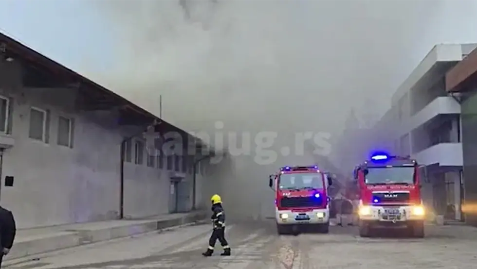 Велики пожар у индустријској зони у Новом Пазару