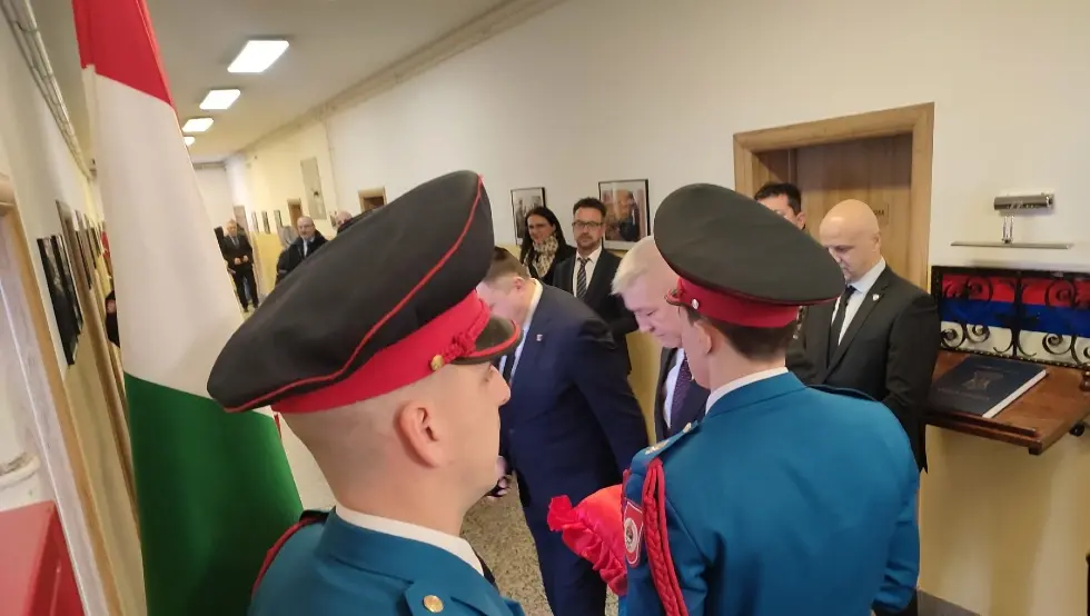 Отворена канцеларије