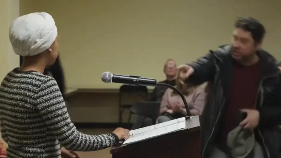 Попрскао конгресменку