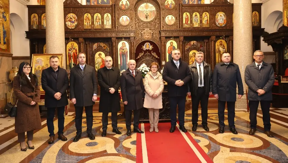 (ФОТО) Премијер и министри положили заклетву у Храму Христа Спаситеља