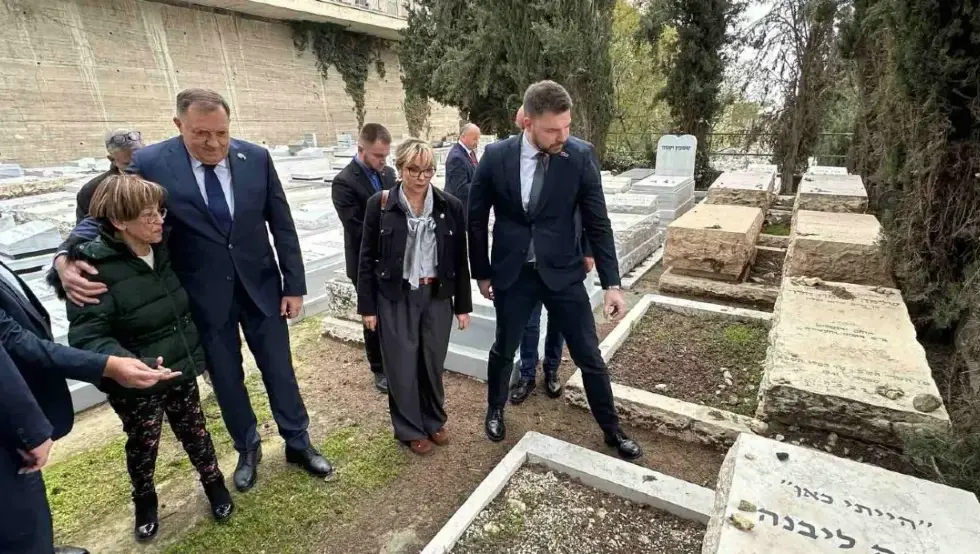 Додик и Тришић Бабић посјетили гроб Арија Ливнеа