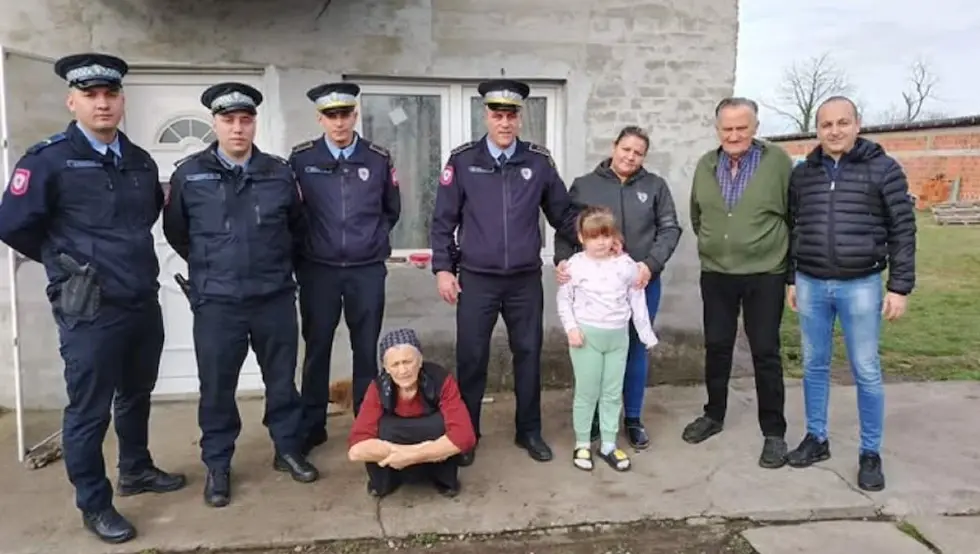 (ФОТО) Полицајци из Пелагићева помогли угрожену породицу Цвијановић