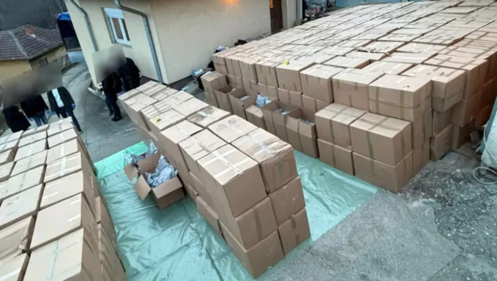 Детаљи рекордне запљене дроге у Србији: Ухапшени отац и син, пронађене аутоматске пушке и зоља