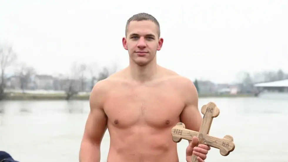 Побједник пливања у Трну златник поклања за лијечење Кристијана Косића