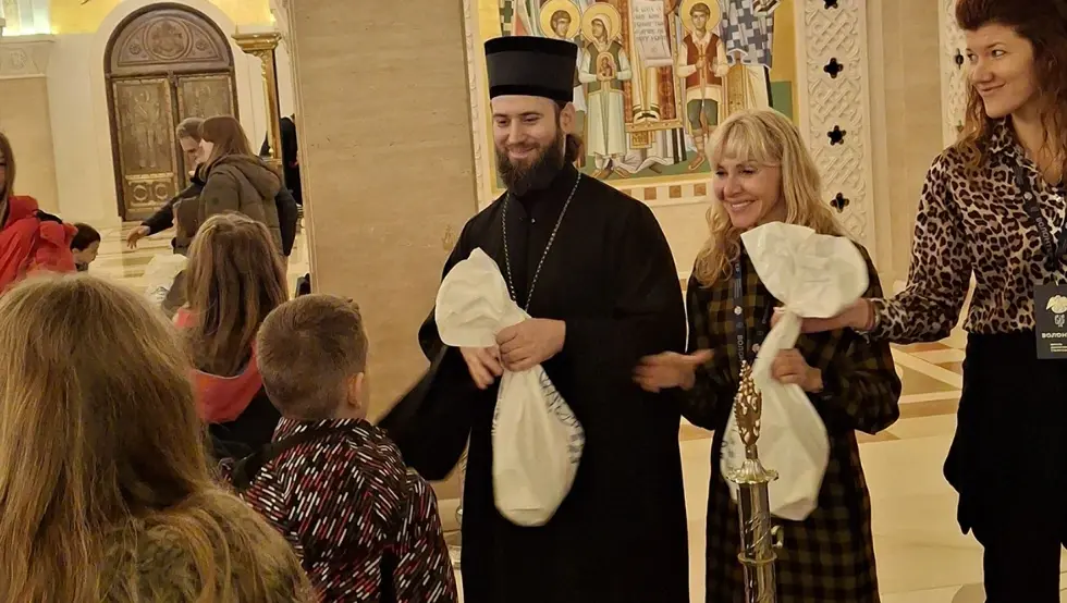 Божићно даривање