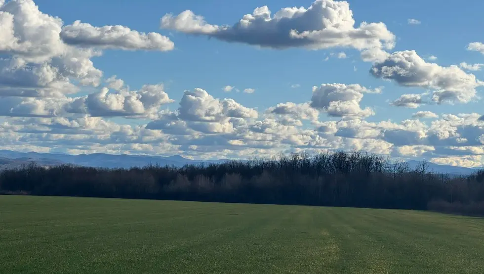 облачно, мјестимично облачно, без кише