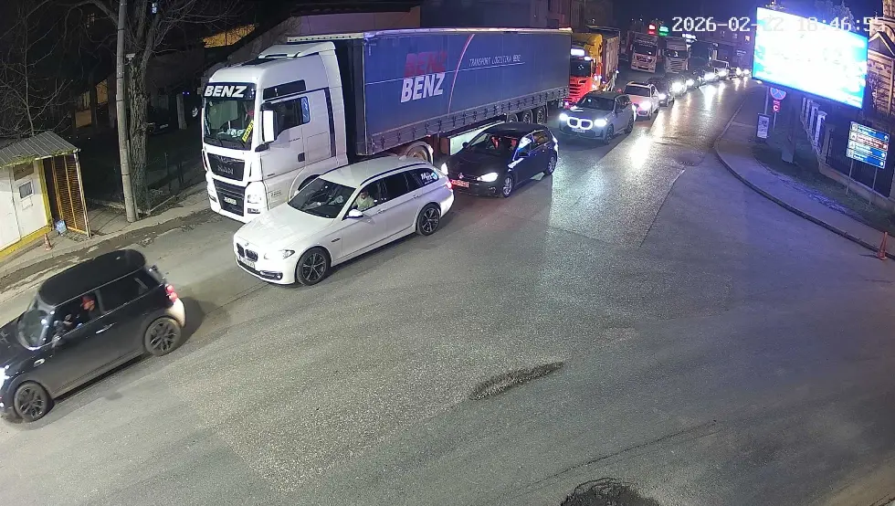 Дуге колоне возила на излазу из БиХ