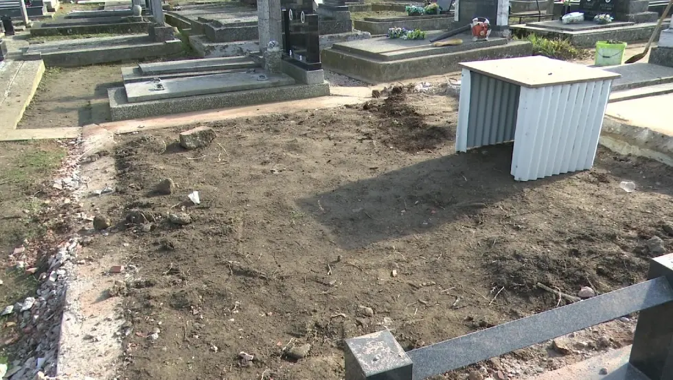 Уклоњен маузолеј у Боровом селу