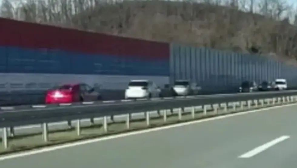 (ВИДЕО) Апсурдне сцене на аутопуту: Контра смјером због суманутог разлога