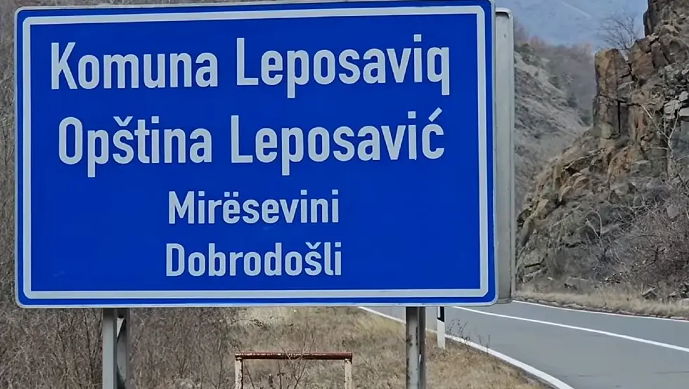 (ВИДЕО) Уклоњене ћириличне табле у Лепосавићу и Звечану