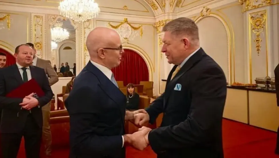 (ФОТО) Вучевић и Фицо на свечаности поводом Дана државности Србије у Братислави