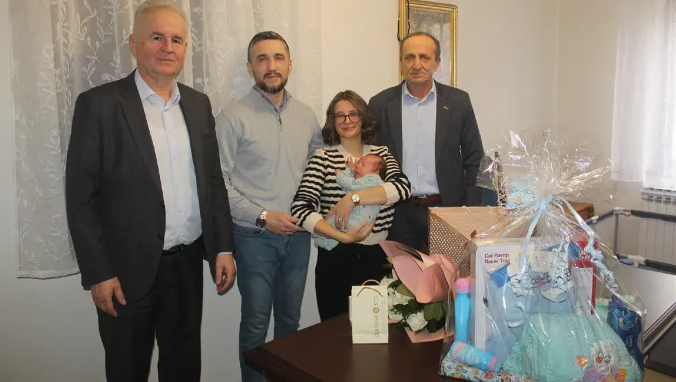 Прва беба Србац