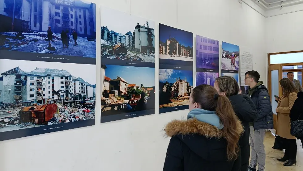 Изложба фотографија "30 година повратка