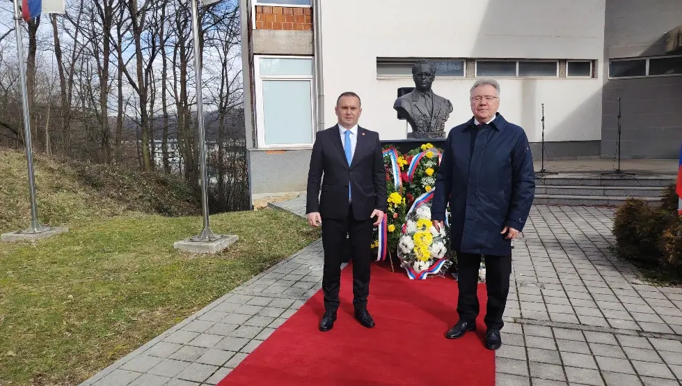 Споменик Виталију Чуркину