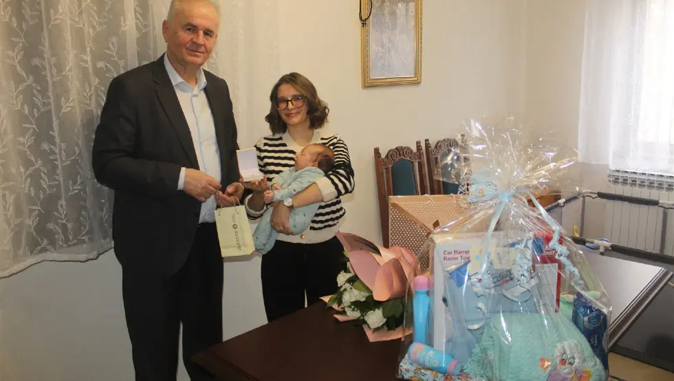 Прва беба Србац