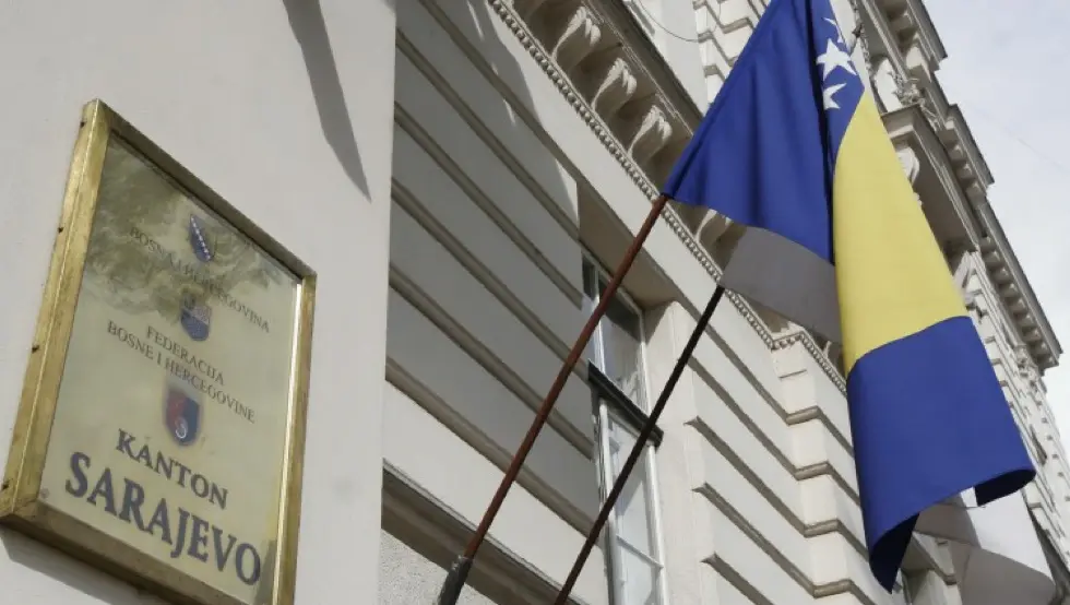 У подне протест радника Стоматолошког факултета испред зграде Владе Кантона Сарајево